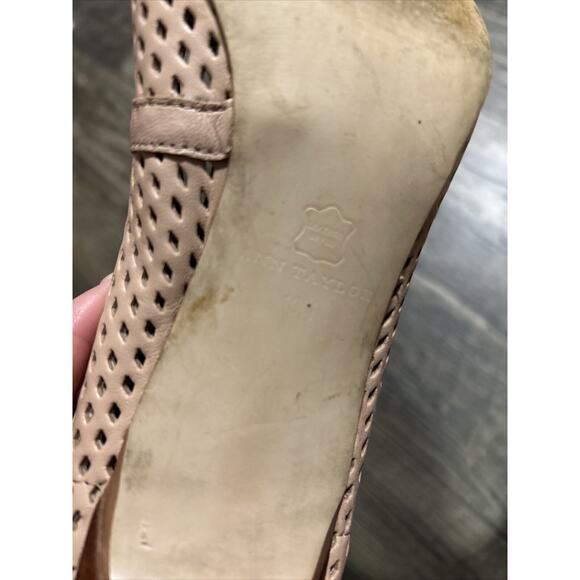 Ann Taylor Nude Leather Perforated Heels, Size 10, Almond Toe - Picture 7 of 7